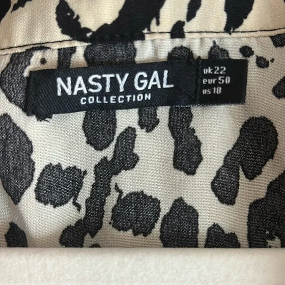 Nasty Gal Leopard Print V-Neck Button Blouse Top – Size 18 - Picture 4 of 4